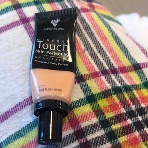 Younique concealer